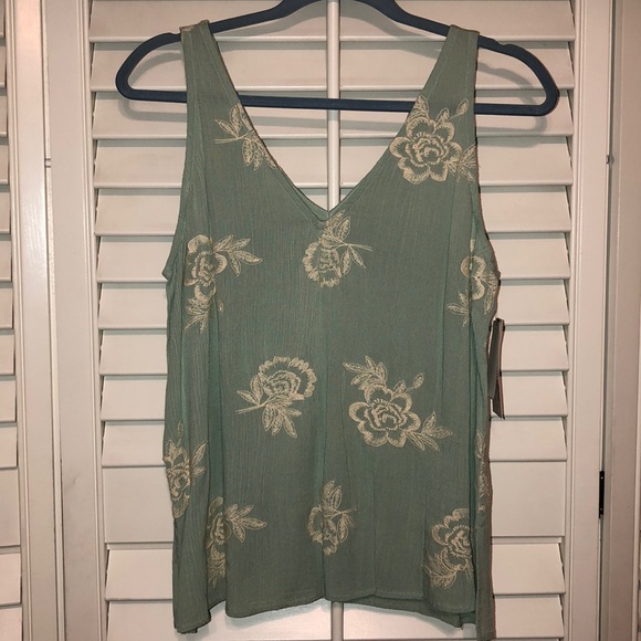NWT - Embroidered Top by Melrose and Market. Sz M - Picture 5 of 8